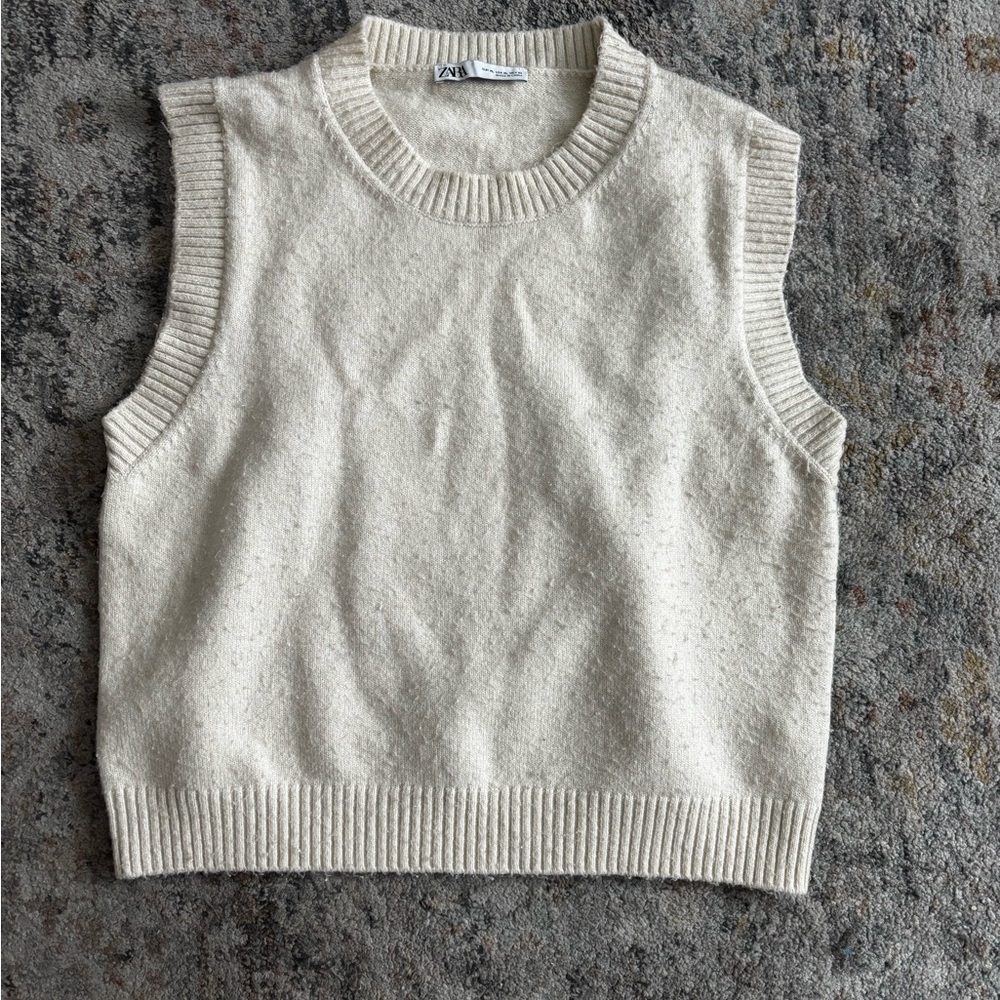 Zara Women's Cream Sleeveless Sweater